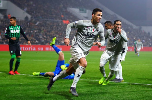 Nã đại bác bằng đầu, Ronaldo 'copy' pha ăn mừng nổi tiếng của đồng đội