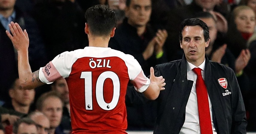 Bị Emery "lưu đày" trên ghế dự bị, Ozil nói 1 điều khi Arsenal thua trận