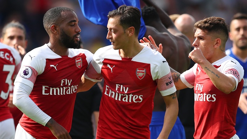 "Tình trạng của Ozil tại Arsenal cứ như một vở hài kịch"