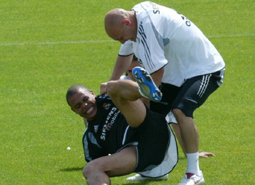 Thomas Gravesen: Từ thua bài bạc triệu USD đến bẻ răng Ronaldo