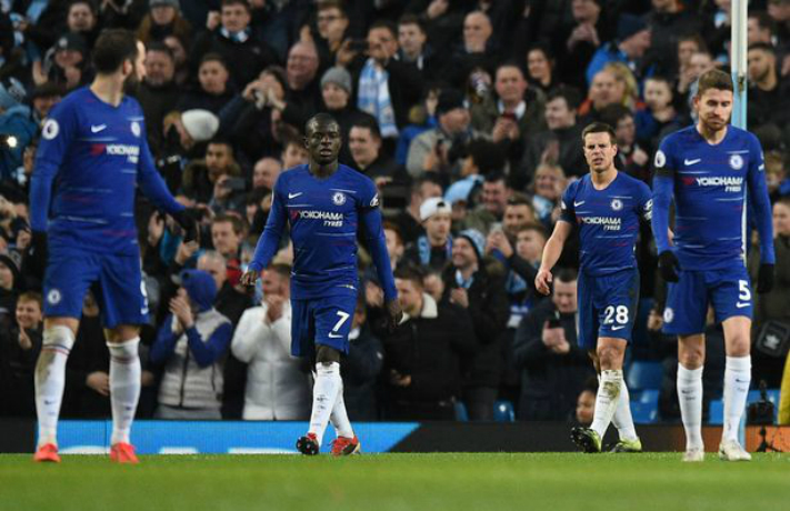 CĐV chế giễu Chelsea không bằng cả... đội hạng Ba
