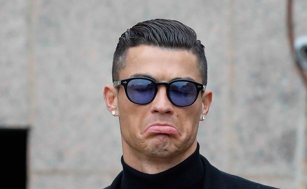 Ronaldo ủng hộ 2 tay việc Salah đến Juventus