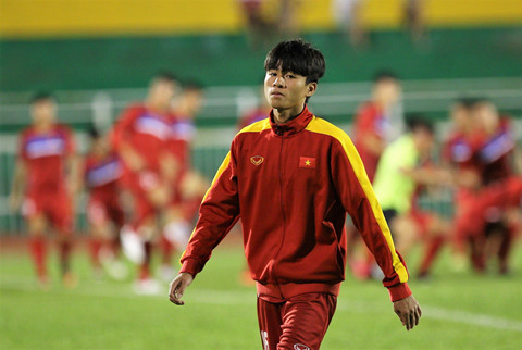 Ảnh bài viết Phan Thanh Hậu: 'Nhiều cầu thủ đau rát chân vì đá sân cỏ nhân tạo'