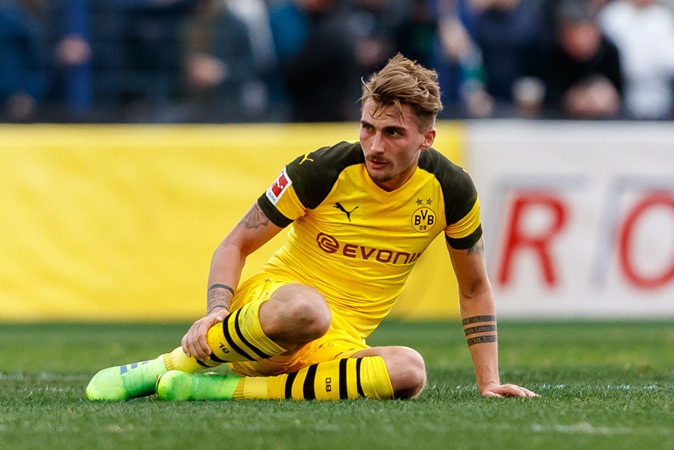 Lộ nguyên nhân Dortmund chưa thanh lý được "hàng thải" sang Anh