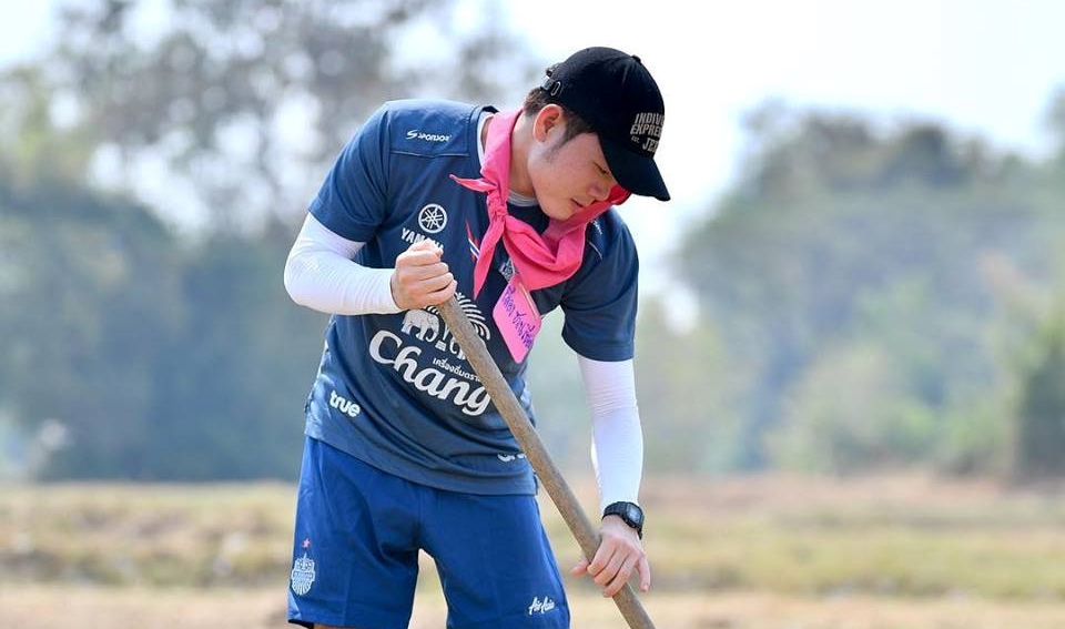 Buriram trấn an CĐV khi Xuân Trường bắt cá dưới trời nắng
