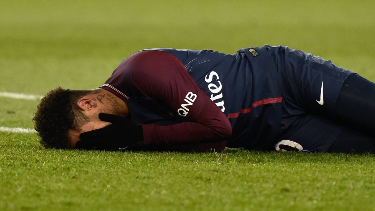 Neymar dành 2 ngày ở nhà để khóc vì chấn thương