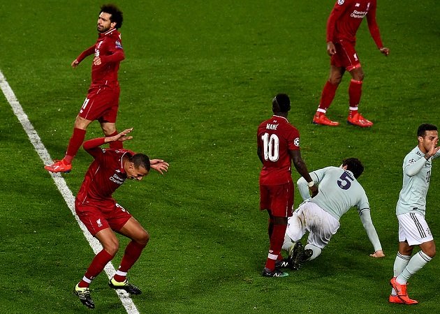 Nhìn phản ứng "người khổng lồ" để thấy sự thất vọng của Liverpool