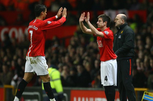 5 cầu thủ còn đang thi đấu bạn không nghĩ từng khoác áo Man United