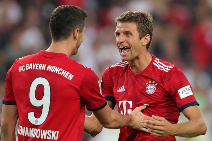 Hàng công Bayern gây thất vọng, Lewandowski cầu cứu một người