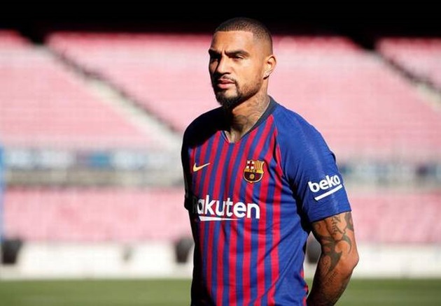 Ảnh bài viết Chỉ sau 1 tháng đến Camp Nou, cựu sao AC Milan đã trở thành hàng hớ