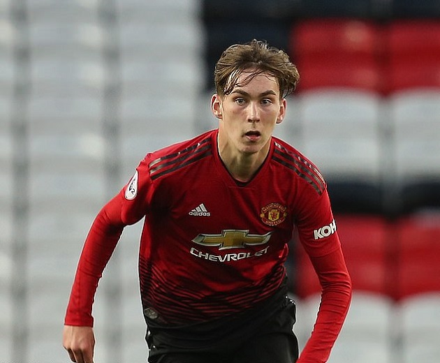 Vắng một loạt 10 hảo thủ, Solskjaer cầu cứu đến "Carrick tuổi 20"