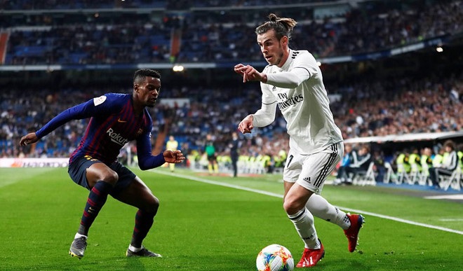 CĐV Barca dùng Ronaldo chế giễu Real Madrid