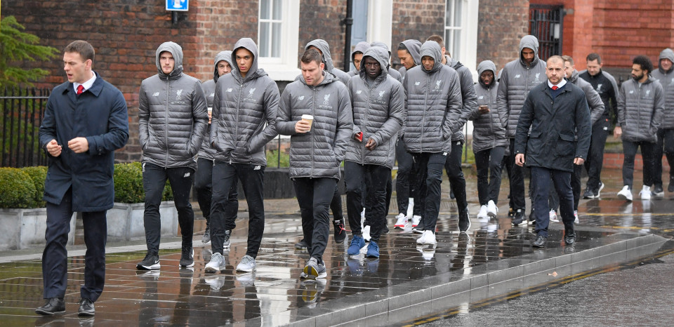 Liverpool đội mưa đi dạo 'làm nóng' cho Derby Merseyside