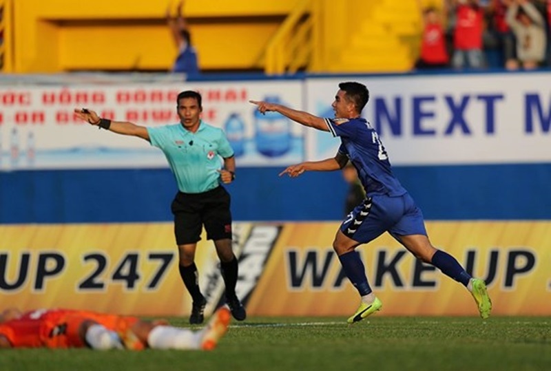 Đội hình tiêu biểu vòng 2 V-League: "Quái vật" Hà Nội, trò cưng thầy Park