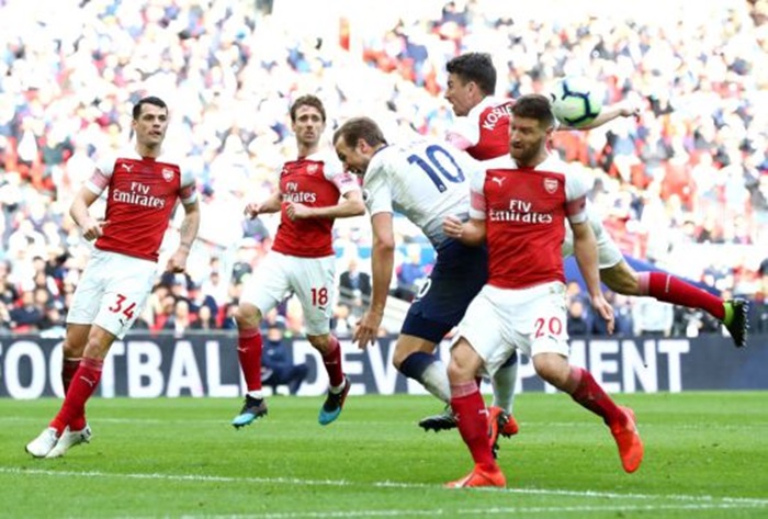 Sao Arsenal bị chỉ trích: "Cậu ta là chúa tể của những sai lầm ngu ngốc"