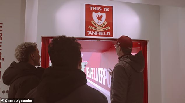Đây! Lý do Klopp không chạm tay vào logo Liverpool tại Anfield