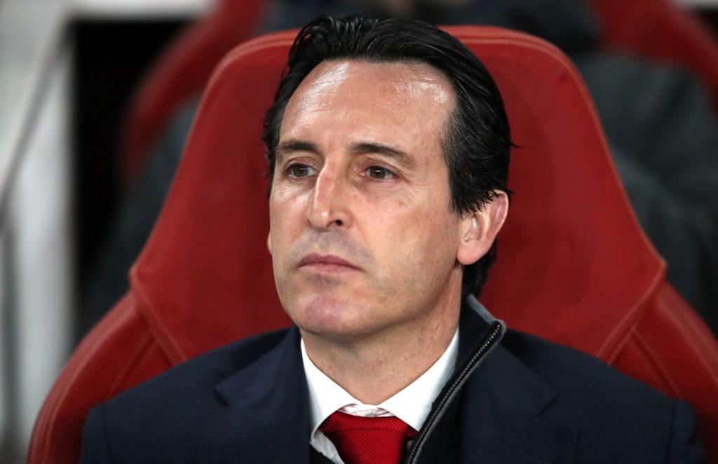 Trò cũ bị thất sủng: "Emery làm tôi buồn cười"