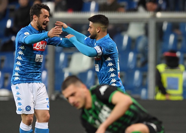 Mải lo Europa League, Napoli suýt ôm hận tại Città del Tricolore