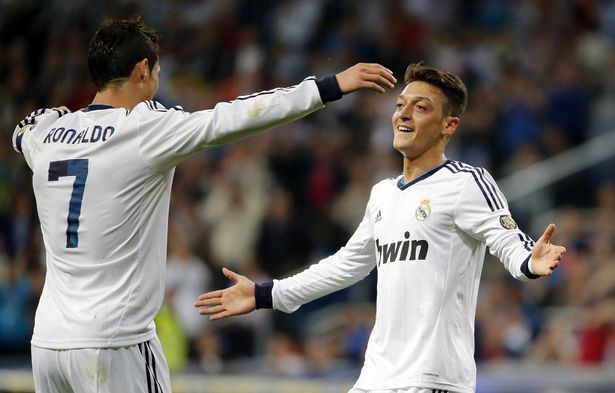 Ảnh bài viết Ozil phản ứng ra sao khi Ronaldo hủy diệt Atletico?