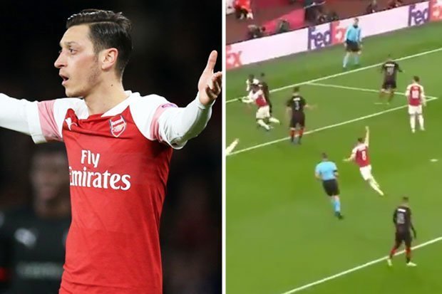 CĐV Arsenal tức điên với biểu hiện khó tin của Ozil ở bàn thứ 2