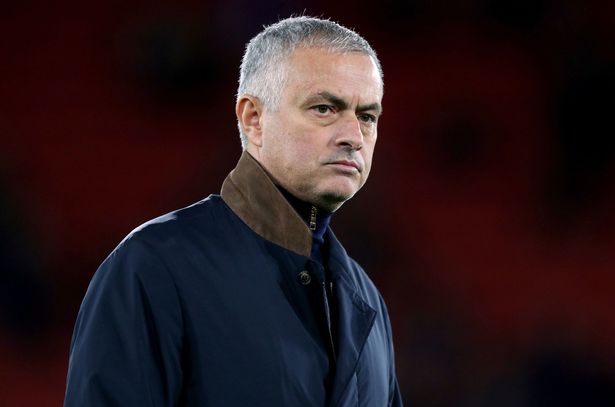 Mourinho được xướng tên trong thất bại của M.U trước Wolves