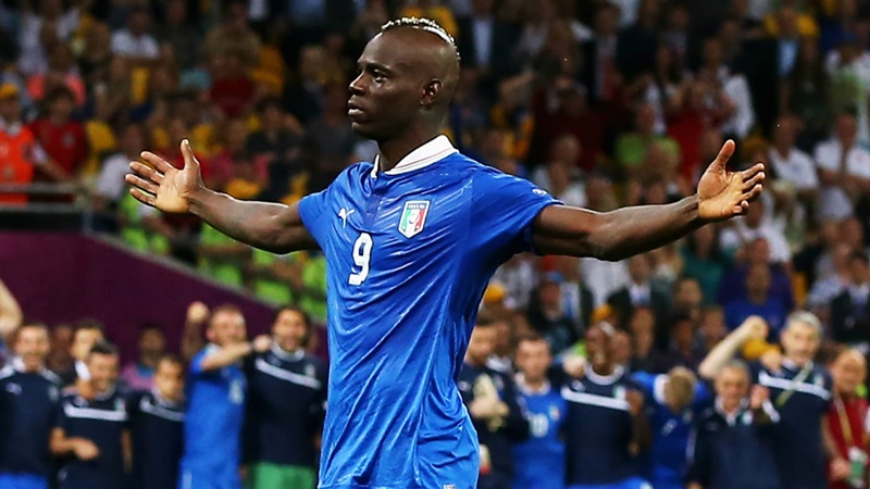 Balotelli bất ngờ được xem là hình mẫu tại Azzurri