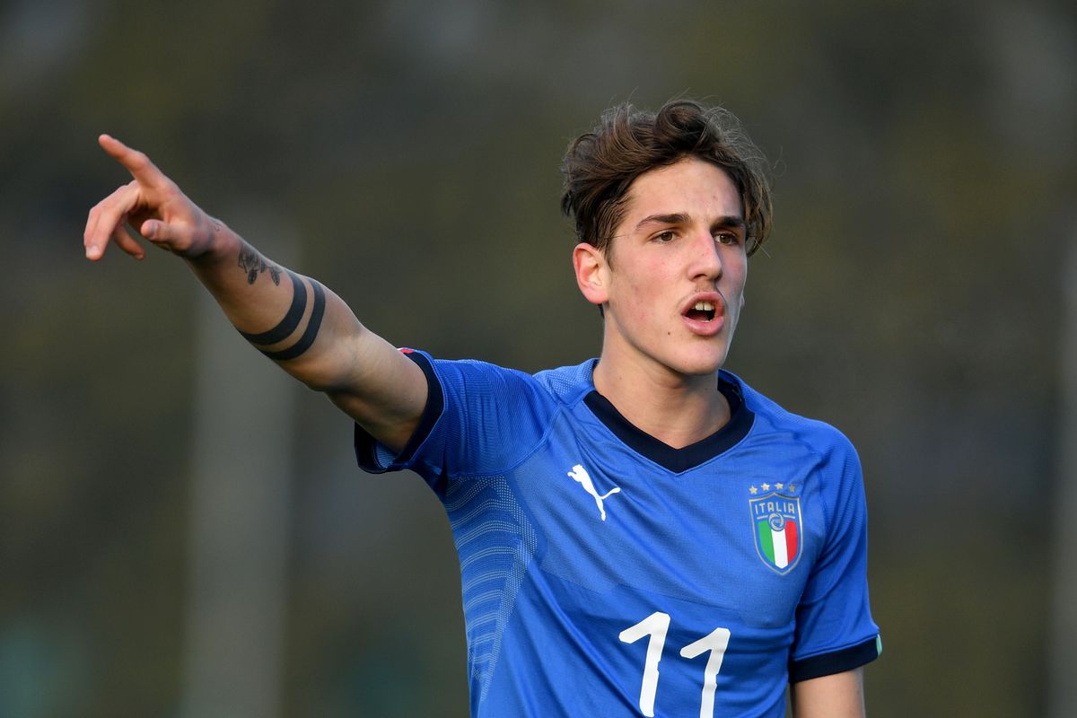 Italia triệu tập đội hình và 'cơn điên' ở hàng tấn công