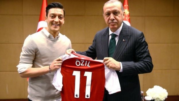 Ảnh bài viết Bất ngờ: đám cưới của Ozil có thể đem đến xung đột cho hai quốc gia (P2)