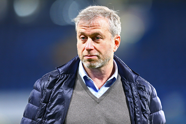 Forbes xếp hạng độ giàu các ông chủ bóng đá, Abramovich thứ 2 ai số 1?