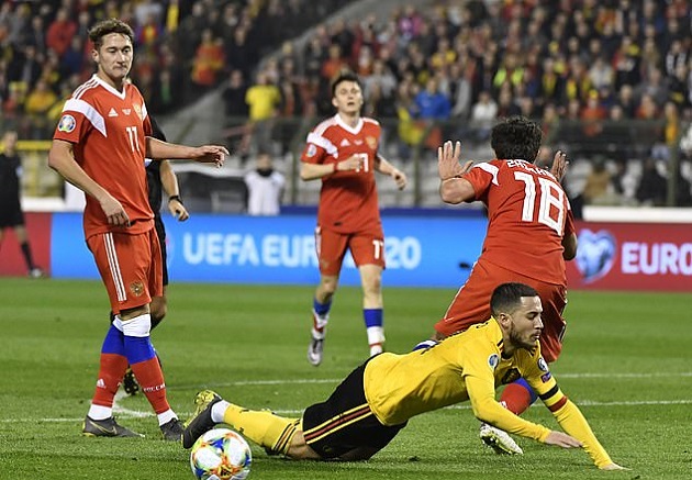 Hazard tỏa sáng, người Bỉ nhọc nhằn đánh bại "Gấu Nga"