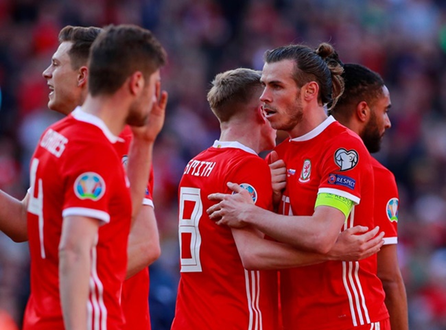 Gareth Bale "tàng hình", xứ Wales nhọc nhằn vượt ải Slovakia