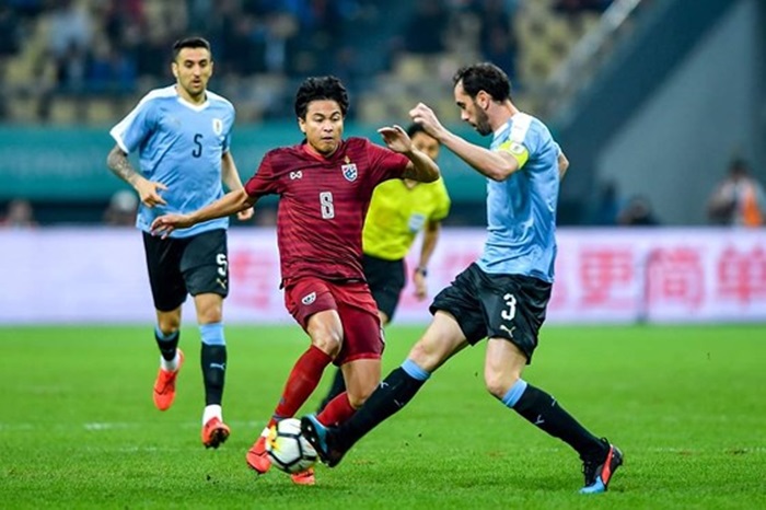 Bị Uruguay "giã nát" 4-0, HLV Thái Lan vẫn sung sướng vì 1 điều