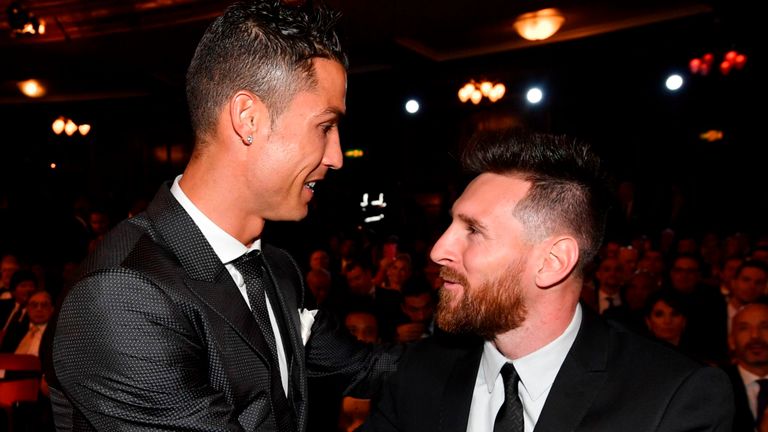 Ảnh bài viết Messi hé lộ bến đỗ tiếp theo và gây sốc: "Tôi nhớ Ronaldo da diết"