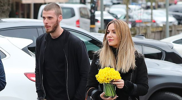 Đi ăn cùng De Gea, 'sư phụ' thoải mái khoác vai bạn gái thủ thành Man Utd