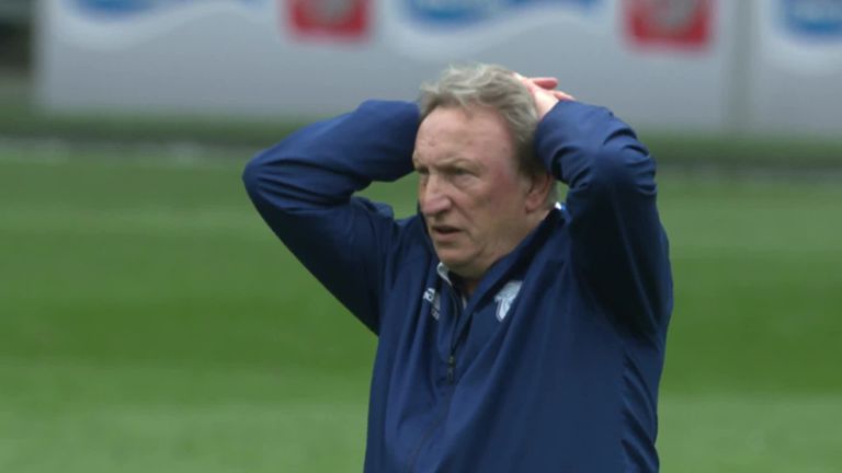 SỐC! Cay cú vì trọng tài, "Già gân" Cardiff tuyên bố "giúp" Man City vô địch