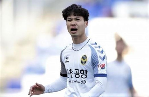 'Không được ra sân, Công Phượng hãy kiên nhẫn như Park Ji-sung tại MU'