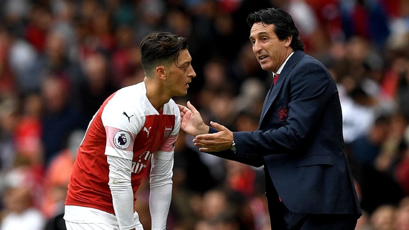 Sự hòa hợp giữa Ozil và Emery mới là lí do giúp Arsenal thăng hoa