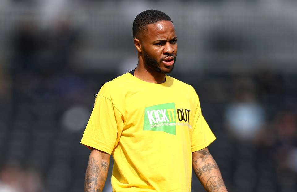 Ảnh bài viết Sterling và hành động khó tin với 550 "đàn em"