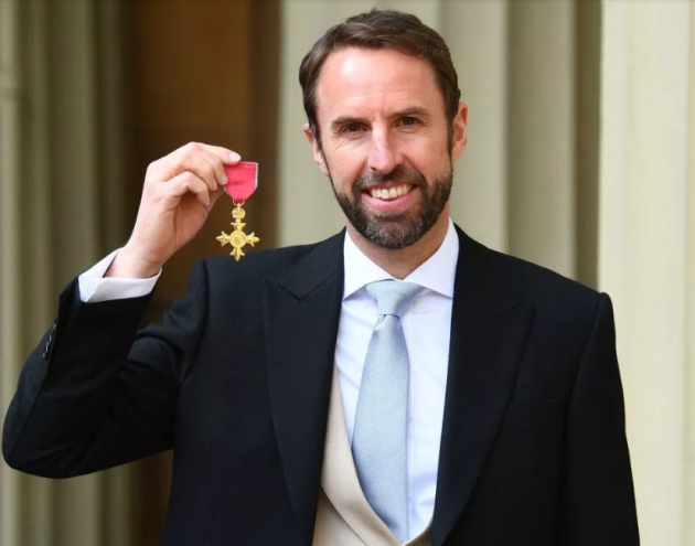 Thuyền trưởng Tam Sư đầy thu hút với "phụ kiện" đặc biệt ở Buckingham