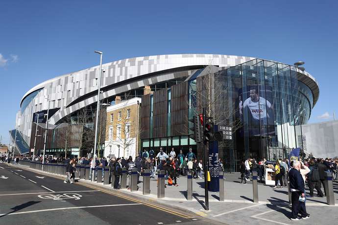  Tottenham Hotspur Stadium "ế khách" trong ngày ra mắt