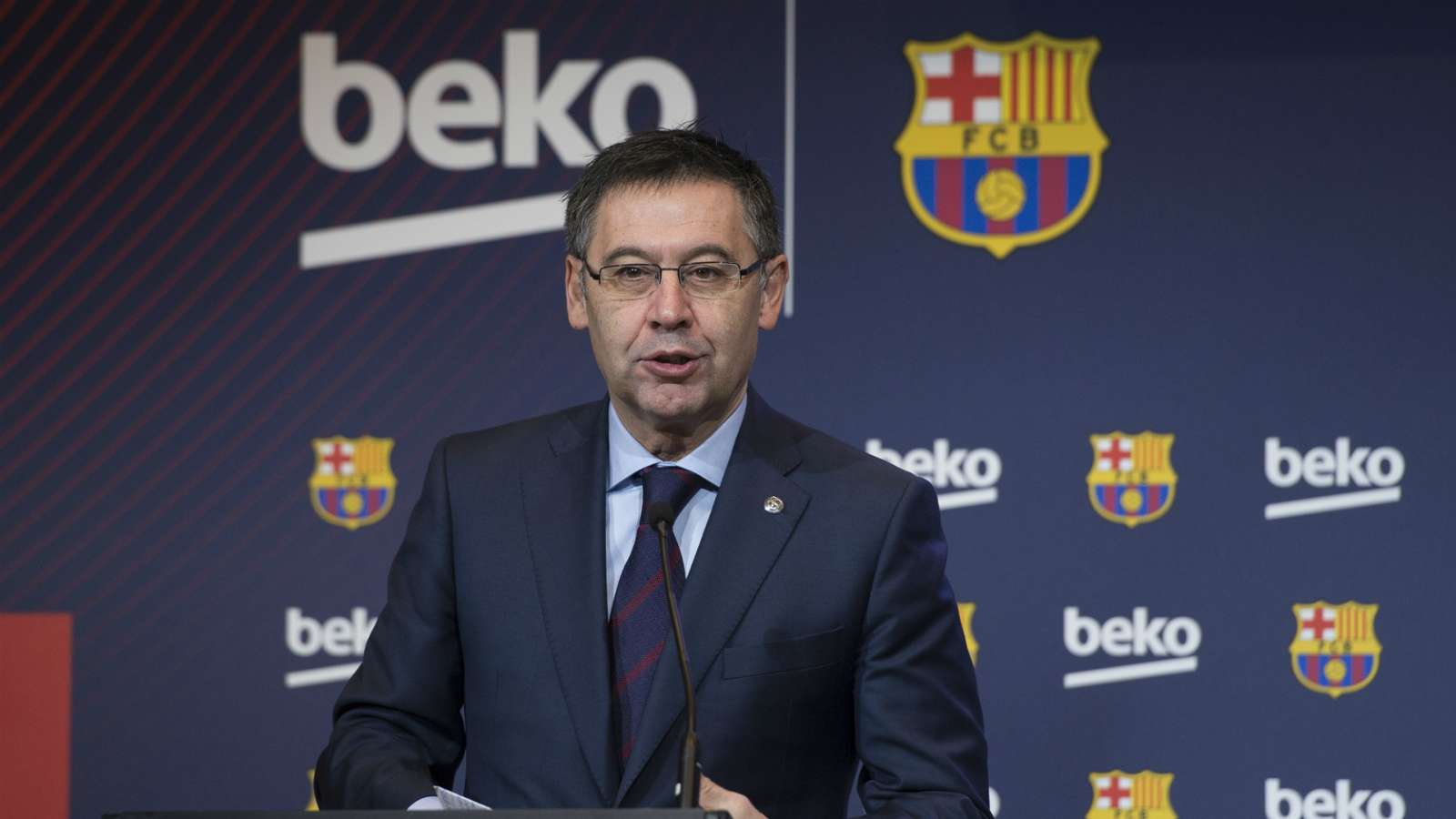 Barcelona bắn tín hiệu cầu cứu với Guardiola