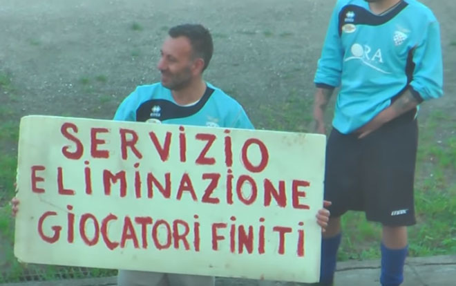 Ảnh bài viết Ngỡ ngàng! Cầu thủ đang đá bị... 2 tay súng "bắt cóc" lên trực thăng