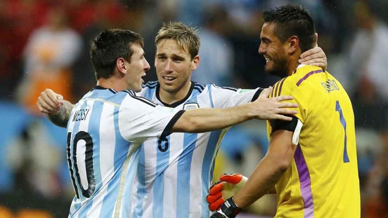 Dù đã 33 tuổi, bạn thân của Messi vẫn rất “đắt hàng”