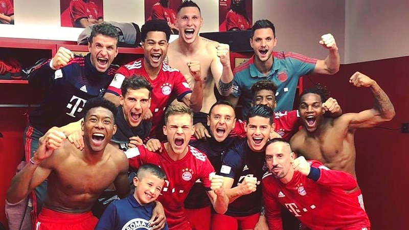 Bayern lập được một thành tích vô đối sau màn hủy diệt trước Dortmund