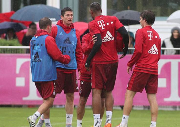 Biến tại Bayern Munich: Lewandowski 'tẩn' nhau to với Coman trên sân tập