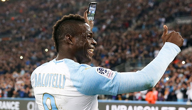 Mario Balotelli: Bao giờ anh mới hết 'trẻ trâu'?