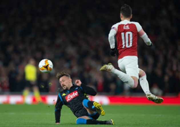 '1 kỹ năng tuyệt vời từ Mesut Ozil'