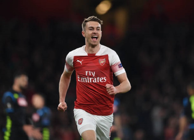 Áp đảo trước Napoli, Arsenal đặt một chân vào bán kết Europa League