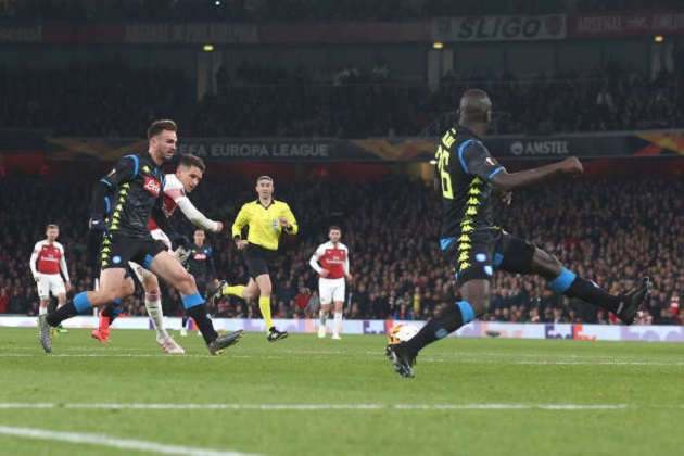 Mục tiêu 100 triệu của MU "giúp" Arsenal gần hơn với Champions League
