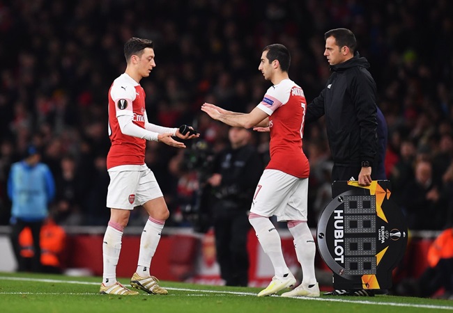 Ozil gửi thông điệp đến Arsenal sau trận thắng Napoli